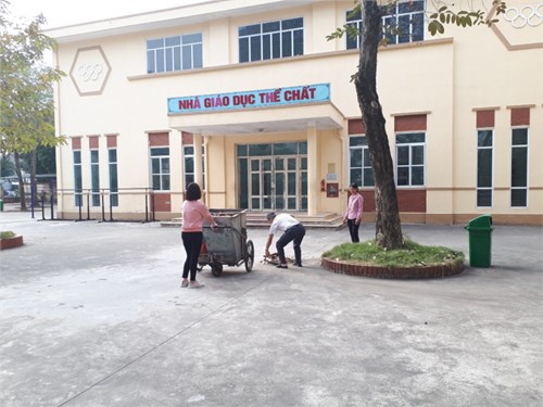 Trường THCS Phú Thị tổ chức lao động phòng chống dịch Covid-19